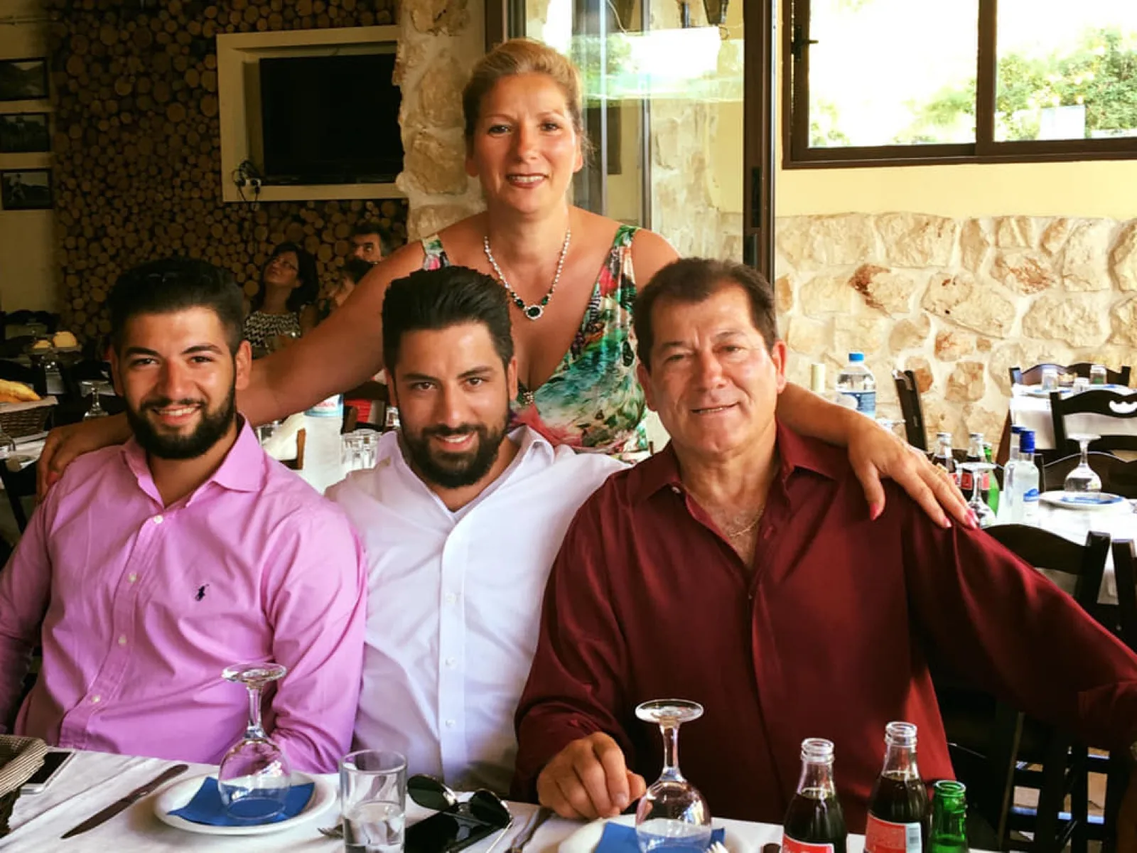 Familie Psarrou im Restaurant Bacchus